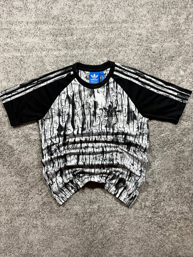 Adidas Originals tee allover print S