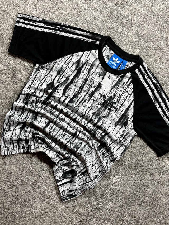 Adidas Originals tee allover print S
