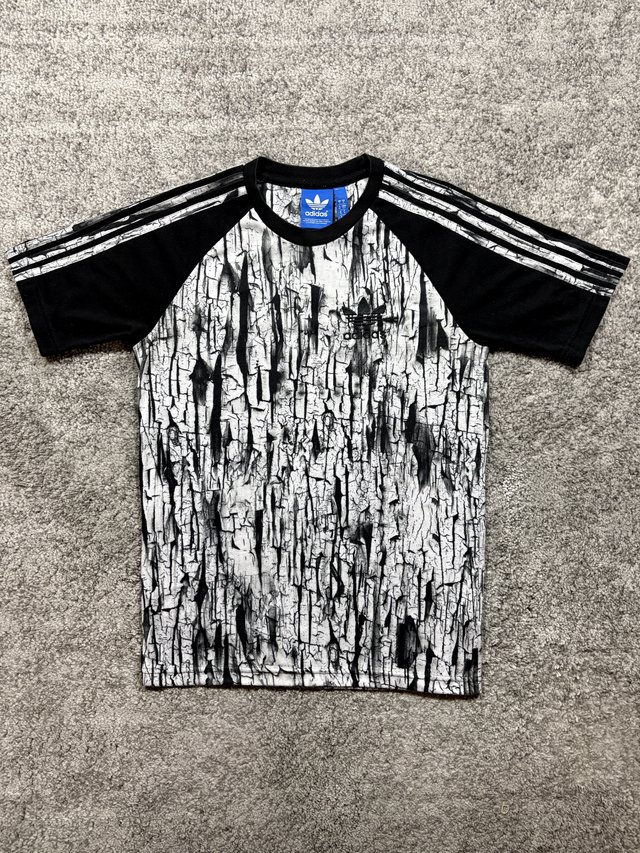 Adidas Originals tee allover print S