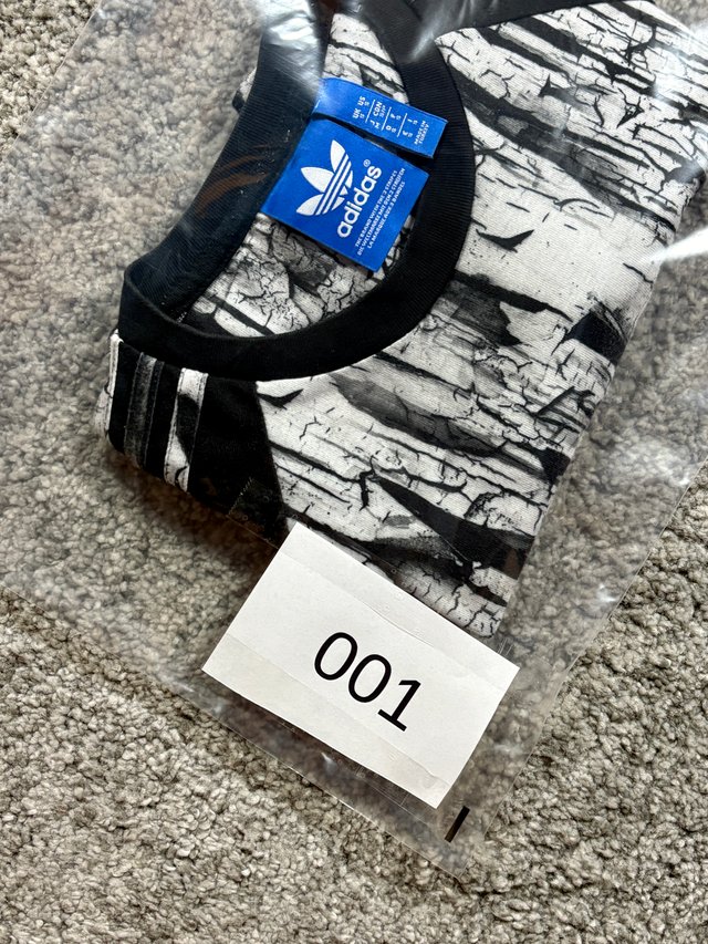 Adidas Originals tee allover print S