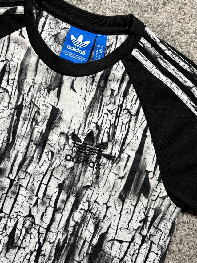 Adidas Originals tee allover print S
