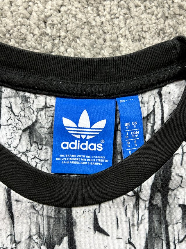 Adidas Originals tee allover print S