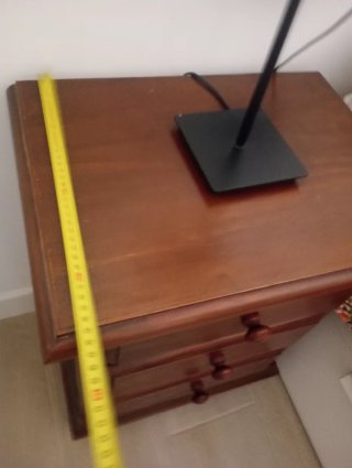 2 mesitas de noche de madera. Las dos por 50€