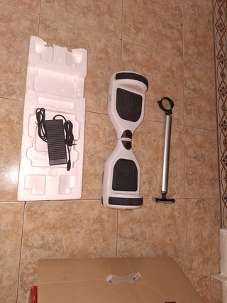 Hoverboard con cargador y palo para equilibrio