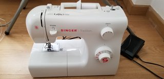 Máquina de coser Singer 2282 Tradition