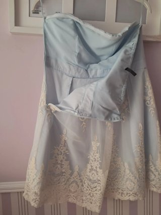 Vestido palabra de honor encaje