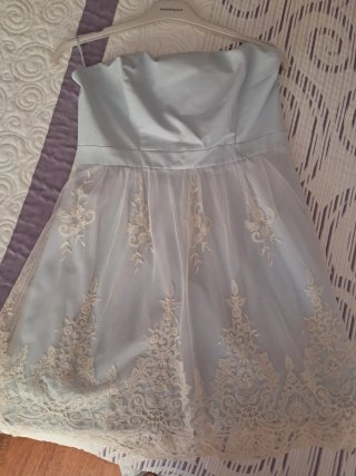 Vestido palabra de honor encaje