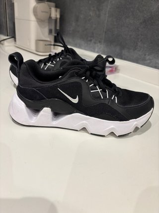 Zapatillas Nike Negras y Blancas