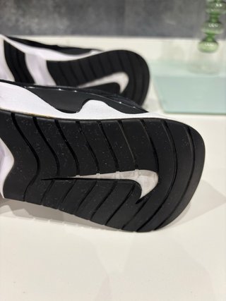 Zapatillas Nike Negras y Blancas