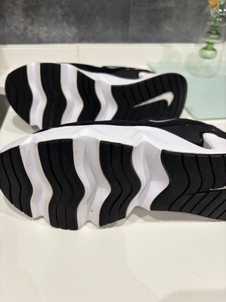 Zapatillas Nike Negras y Blancas