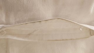 Pantalón blanco.