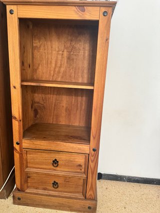 Mueble de madera con cajones