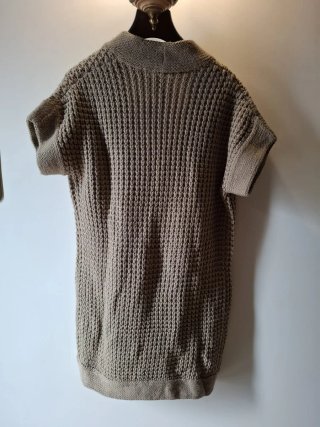 Cardigan beige con chiusura