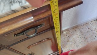 Mueble de madera con encimera  de mármol