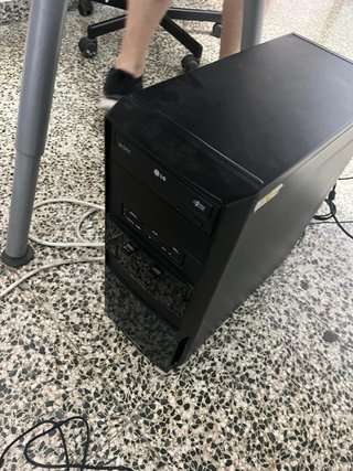Torre PC + Monitor LG + Webcam Logitech + Teclado