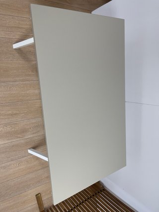 Mesa escritorio Trotten Ikea beige