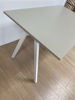 Mesa escritorio Trotten Ikea beige