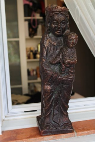 VELA Virgen con Niño artesanal es una V