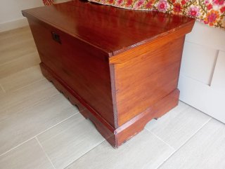 Baúl de madera antiguo