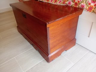 Baúl de madera antiguo