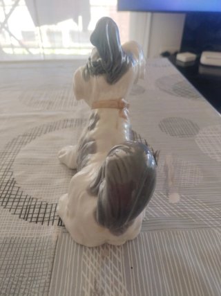 Figura Lladro es un Perro Terrier de 1970.
