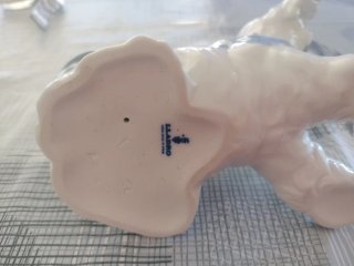 Figura Lladro es un Perro Terrier de 1970.