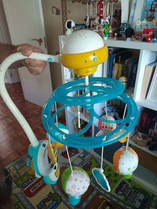 Móvil cuna musical con proyector