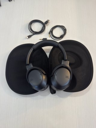 JBL Tour One M2 Estuche y Accesorios