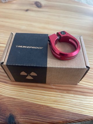 Aperto de Selim Nukeproof 34,9mm Vermelho