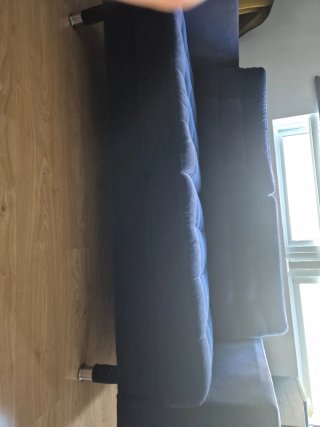 Sofá Ikea 2 plazas terciopelo azul patas metal
