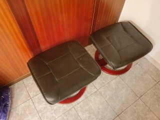 Taburete Puff Cuero Negro Base Roja