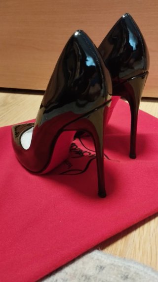 Zapatos tacón negros suela roja T39