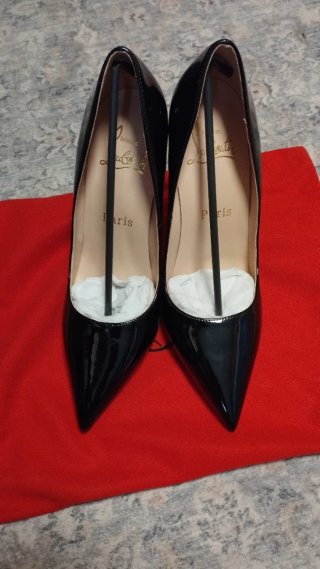 Zapatos tacón negros suela roja T39