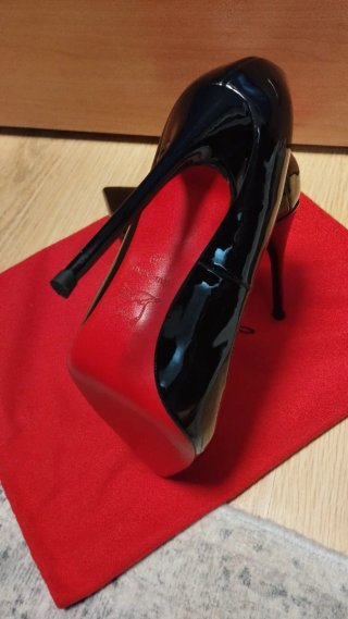 Zapatos tacón negros suela roja T39