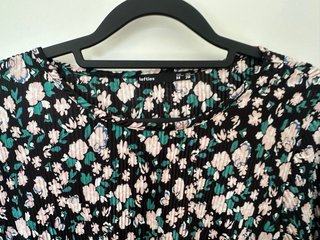 Vestido estampado floral negro