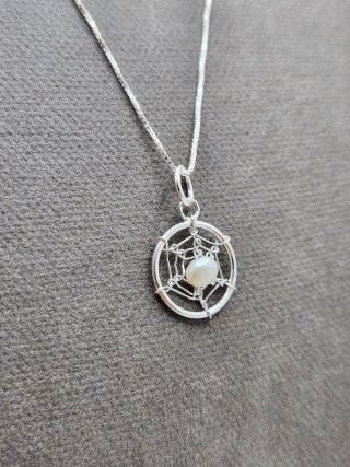 Collar de plata de ley con colgante