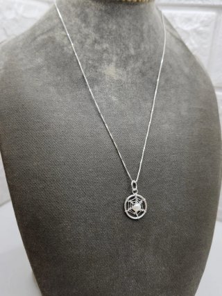 Collar de plata de ley con colgante