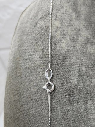 Collar de plata de ley con colgante