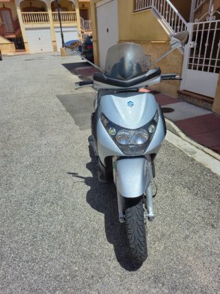 Piaggio Beverly 125cc Maxi Scooter