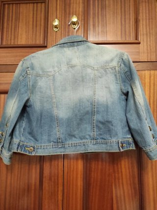 Chaqueta vaquera corta celeste desgastado Talla L