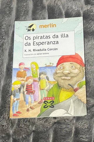 Un pack de literatura infantil/juvenil en gallego.
