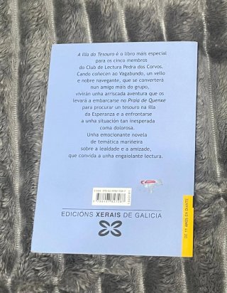 Un pack de literatura infantil/juvenil en gallego.