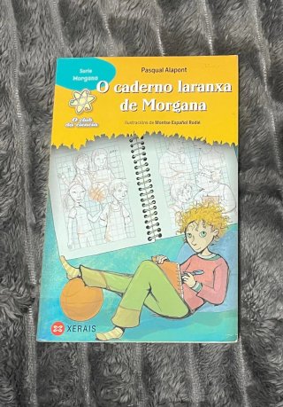 Un pack de literatura infantil/juvenil en gallego.