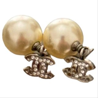 Orecchini Chanel perle e logo CC