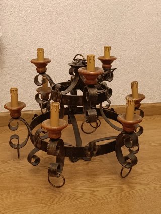 Lámpara de forja rústica