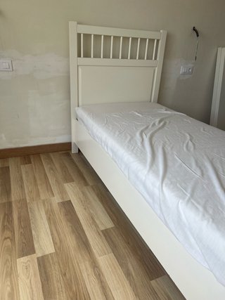 Cama individual de madera Ikea blanca