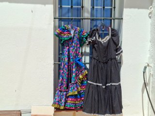Trajes de flamenca rojos y lunares. Talla 44/46.