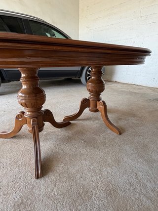 Mesa comedor madera caoba maciza.