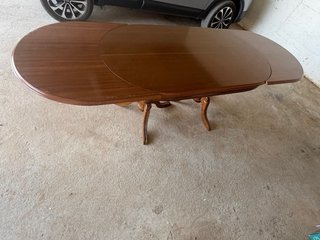Mesa comedor madera caoba maciza.