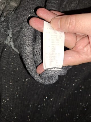 Vestito grigio con fili argentati e pizzo